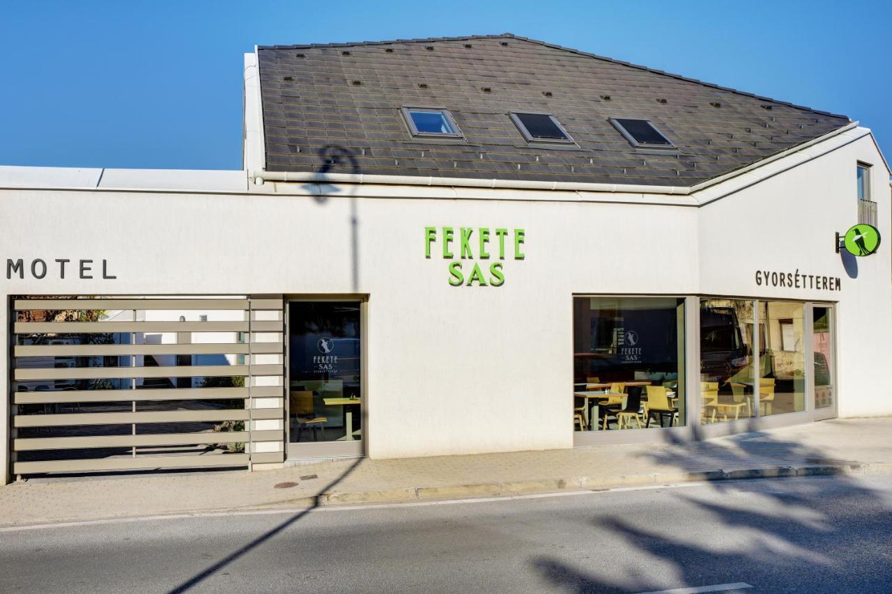 Fekete Sas Motel Esztergom Extérieur photo